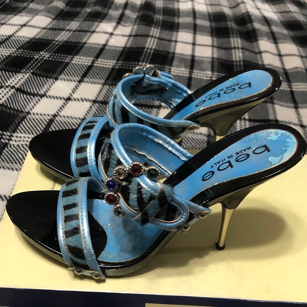 bebe Metallic Light Blue Zebra-Accent Slide Sandals 7.5 - Picture 3 of 10